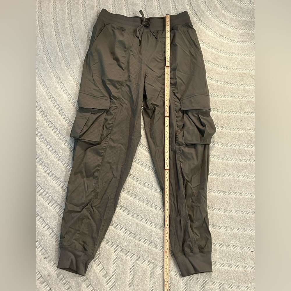 Lululemon Dance Studio Relaxed-Fit Mid-Rise Cargo Jogger in Army Green - S - Picture 12 of 12